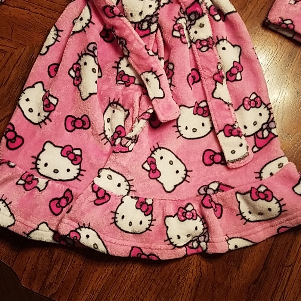 SOLD Hello Kitty Robe - Picture 3 of 3